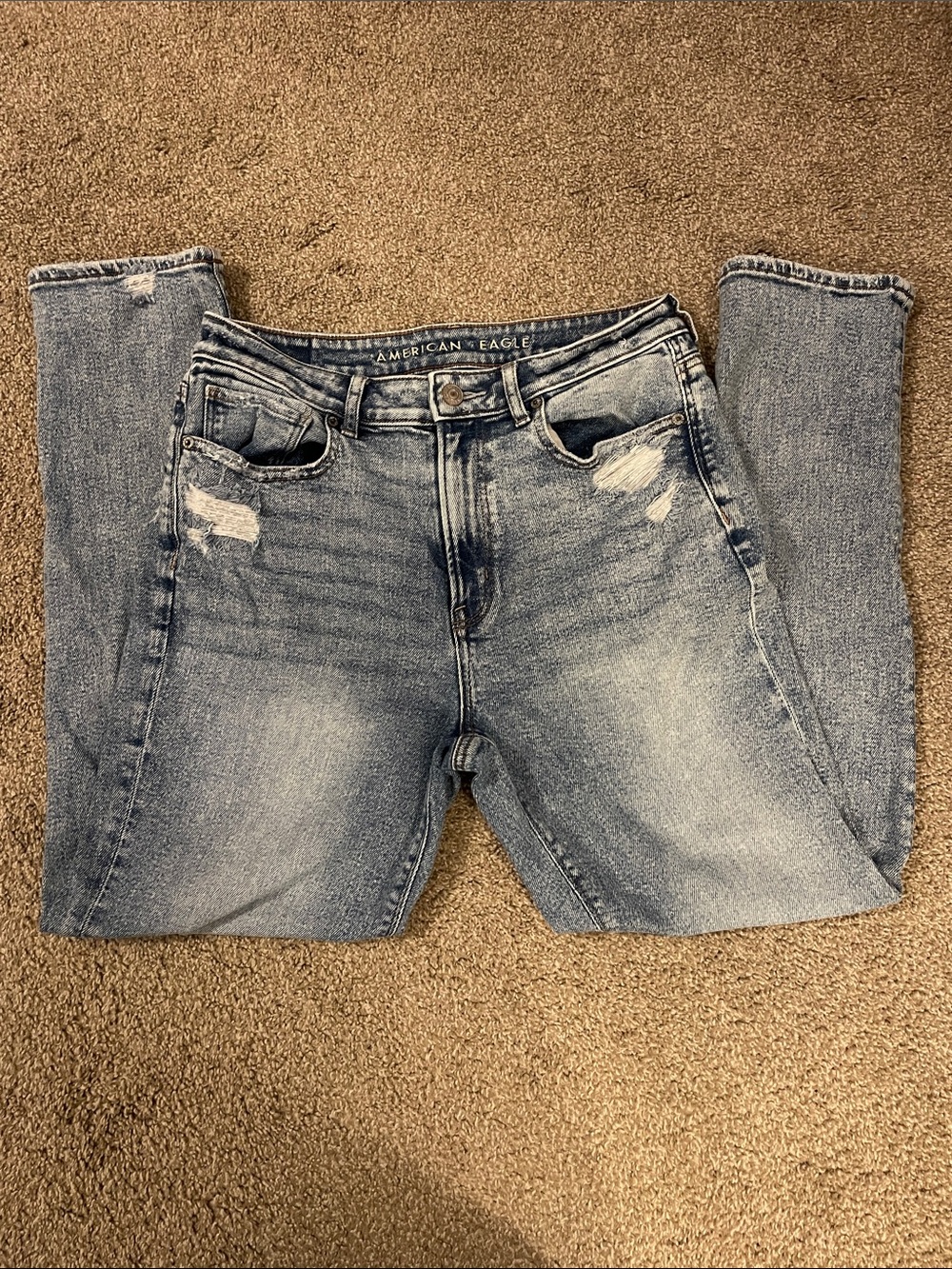 American Eagle Outfitters Light Wash Distressed Mom Jeans